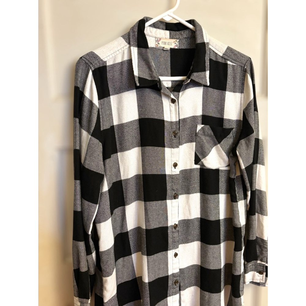 Pink Rose Women’s Medium Black White Buffalo Plaid Top Button Down Trendy Chic - Picture 11 of 11